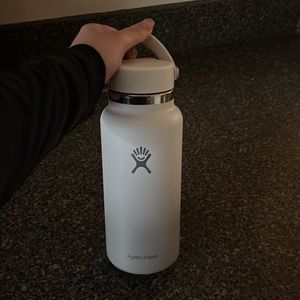 Brand new 32. oz hydroflask